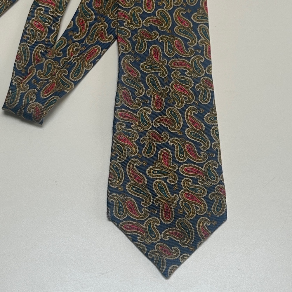 🔥VINTAGE BURBERRYS Paisley Tie 100% silk in Black and Red - Picture 6 of 9